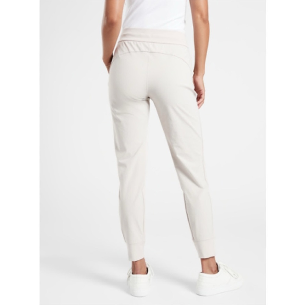 ATHLETA Size 10 Headlands Hybrid Trek Mid Rise Jogger Birch Grey - Picture 11 of 13